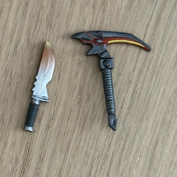 Fortnite Ice vs Fire MOLTEN VALKYRIE Figure Micro Series 2.5 inch - Picture 11 of 11